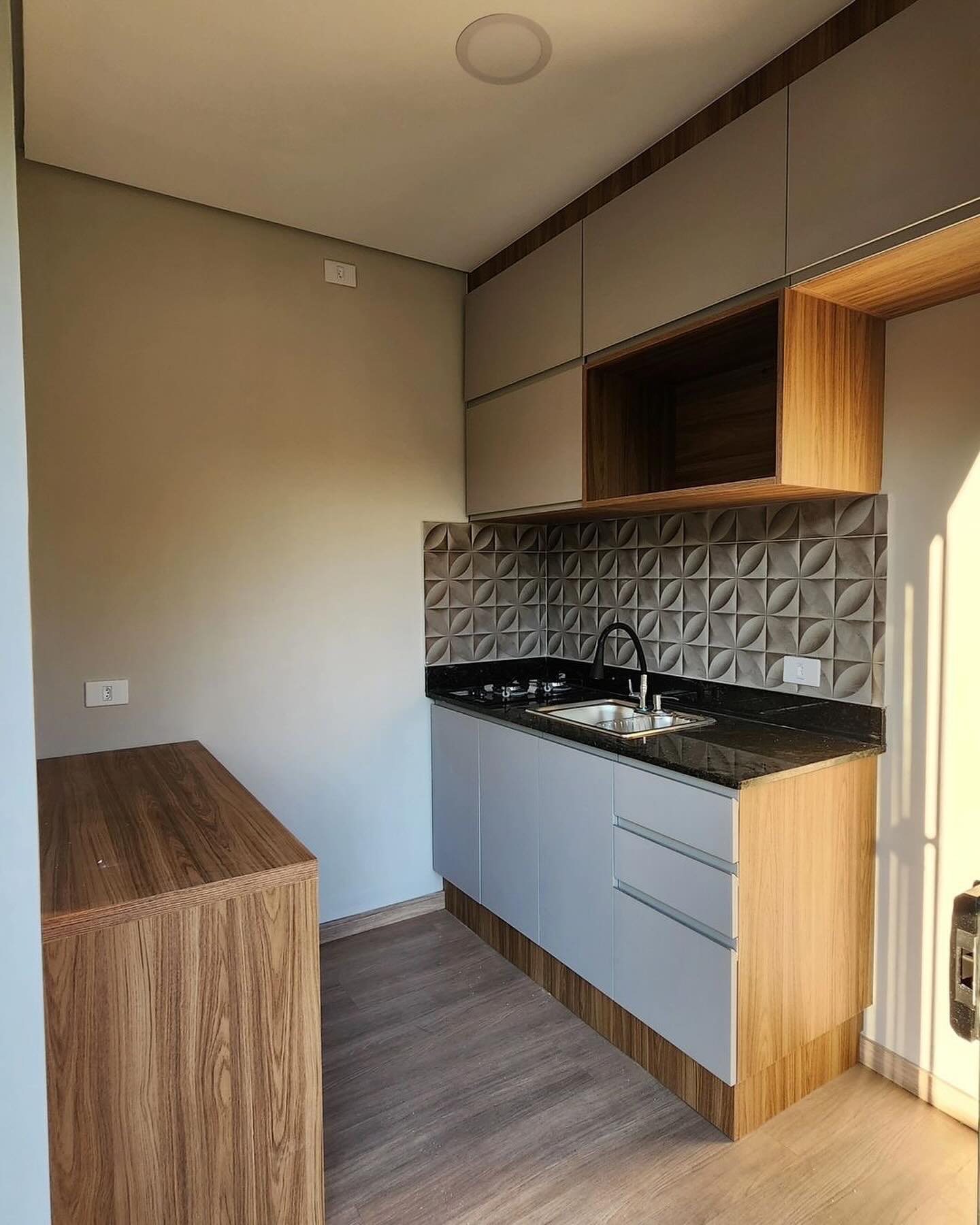 Custom 20ft Shipping Container Home With Water Tank - Image 5